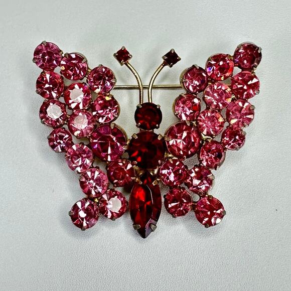 Vintage Pink and Red Rhinestone Butterfly Brooch Sparkling Gold Tone Insect Pin - Picture 1 of 5